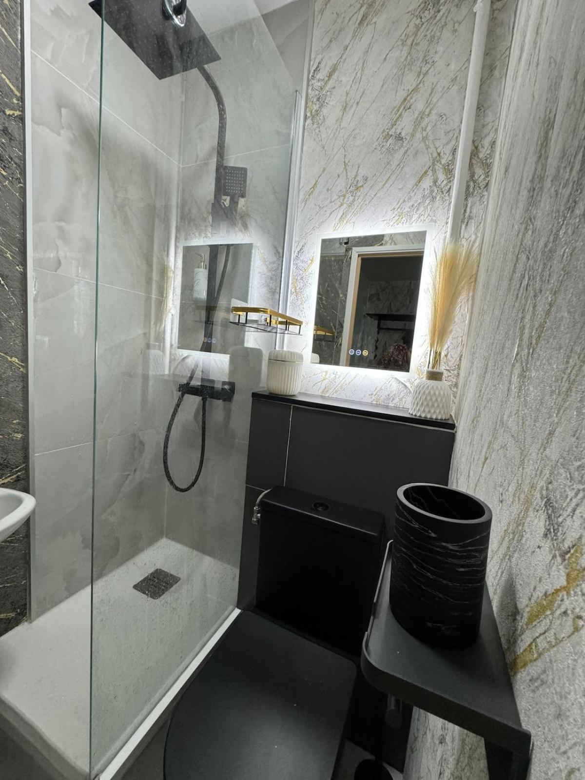 Confort Lumineux Avec Superbe Vue Appartement